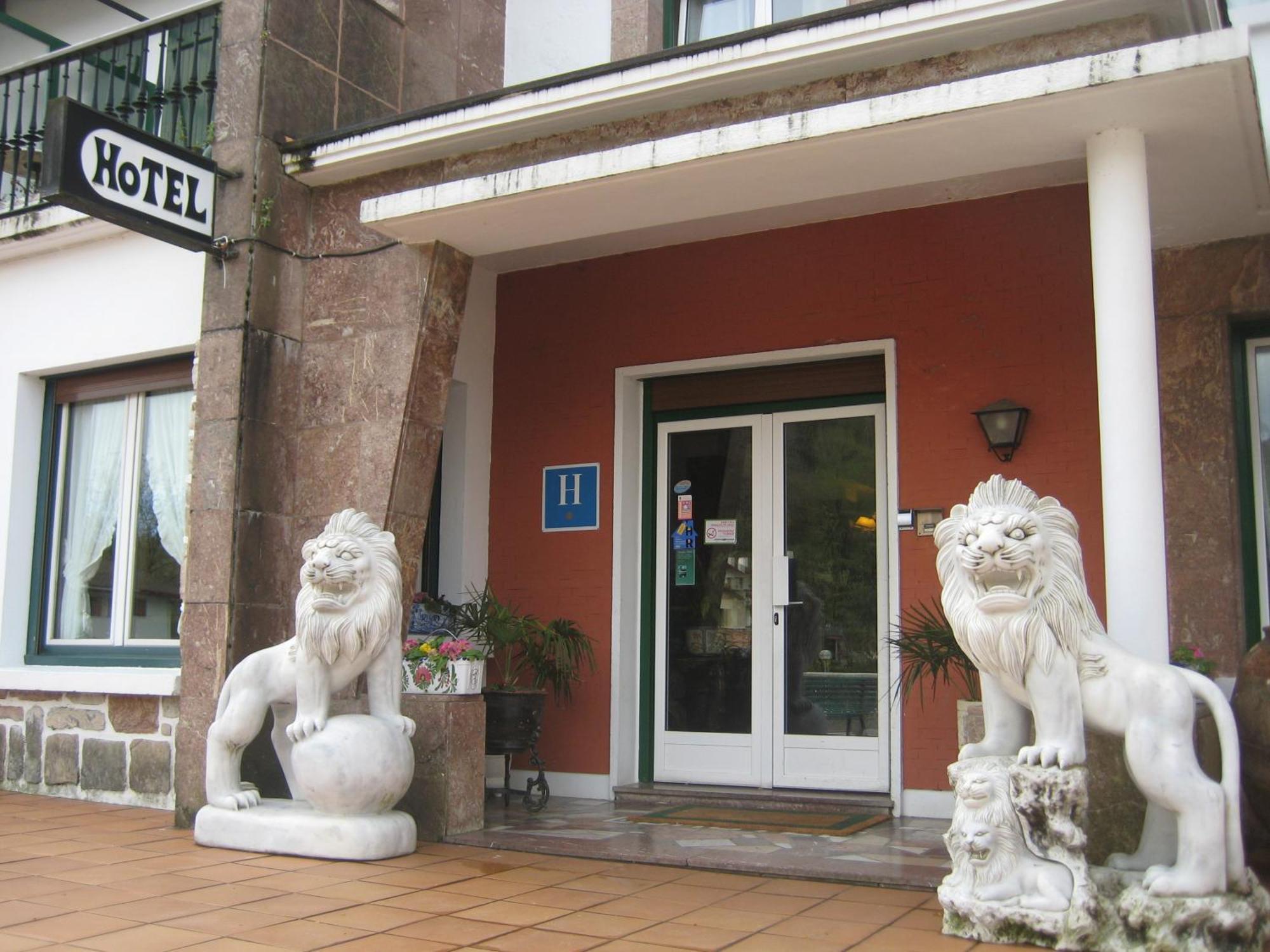 Hotel Gurutzeberri Oiartzun Exterior foto